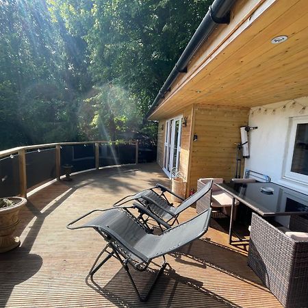 Unique Orchard Lodge For Couples With Hot Tub 스트래세이번 외부 사진