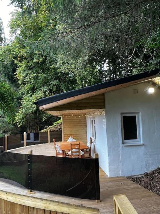 Unique Orchard Lodge For Couples With Hot Tub 스트래세이번 외부 사진