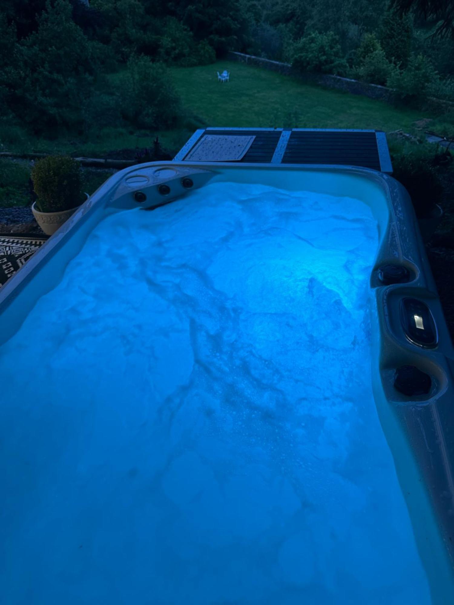 Unique Orchard Lodge For Couples With Hot Tub 스트래세이번 외부 사진